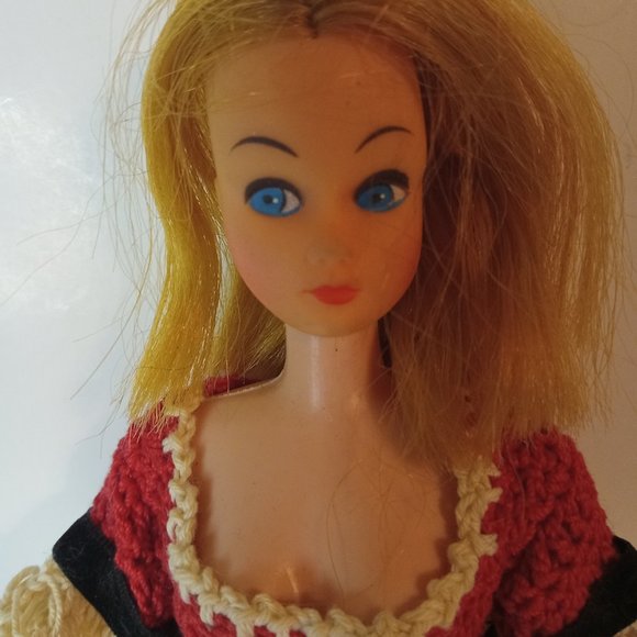 Vintage Bicentennial Betsy Ross Doll w/Crocheted Dress & Flag - Picture 3 of 9